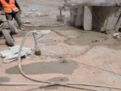 晋中水泥混凝土路面板底注浆技术 路面脱空注浆整治方案