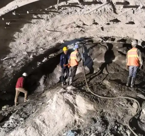 晋中拱顶带模注浆料的施工流程及注意事项